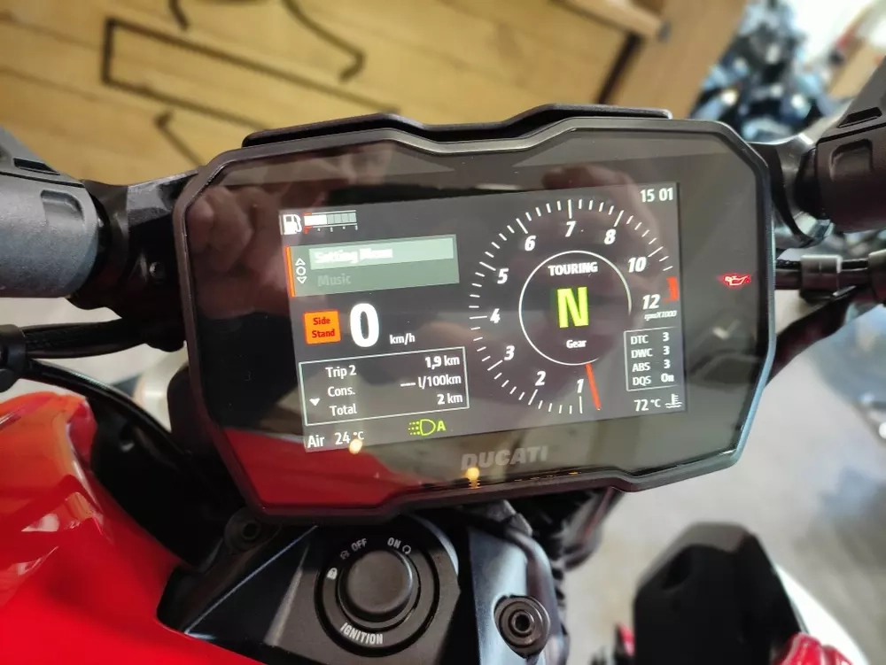 Ducati Diavel V4 (2023) RED новый
