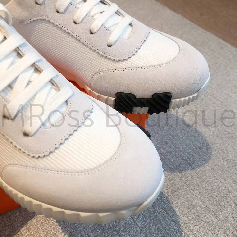 Женские кроссовки Hermes Bouncing белого цвета с черными и коричневыми буквами на подошве