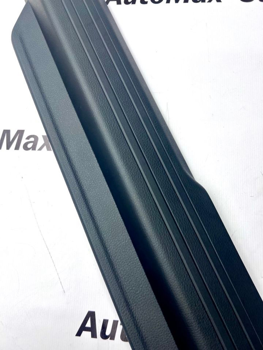 Накладка порога передняя левая Митсубиши Паджеро. 7656A379XA. Оригинал.