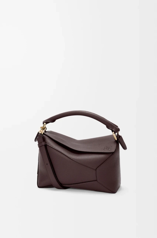Loewe Маленькая сумка Puzzle Edge из мягкой зернистой телячьей кожи, темно-каштановый