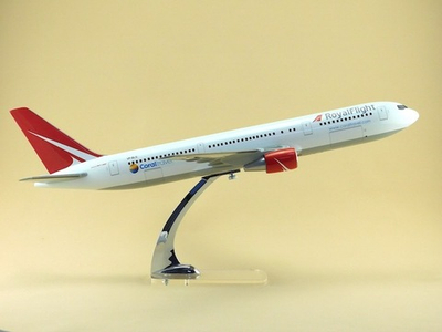 Модель самолета Boeing 767-300 (М1:100, Royal flight)