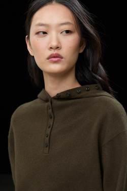 Massimo Dutti Трикотажный свитер с капюшоном и пуговицами, хаки