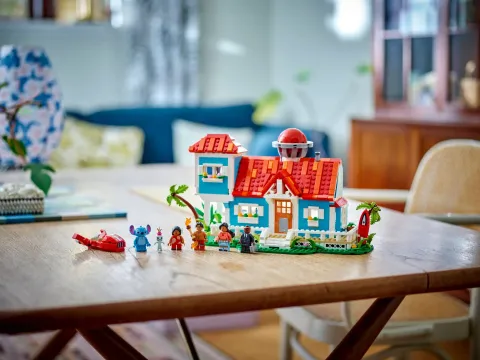 Конструктор LEGO Disney 43268 Пляжный домик Лило и Стича