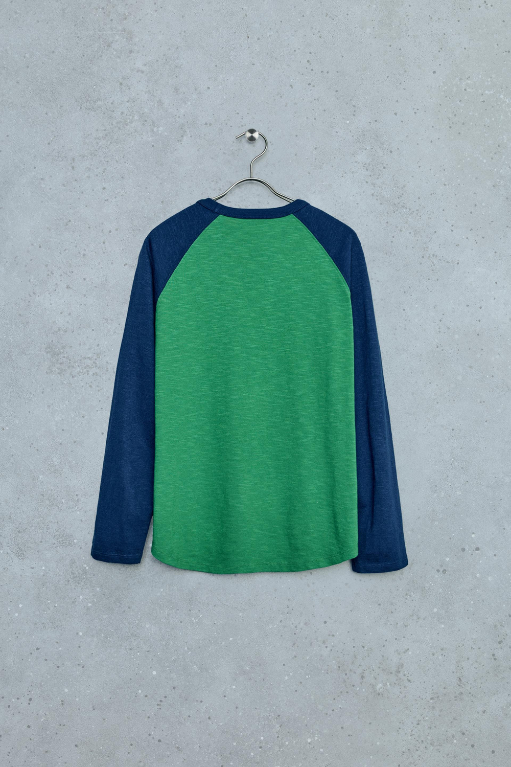 ZARA STORIESZ — ФУТБОЛКА С РУКАВАМИ РЕГЛАН И ДИЗАЙНОМ COLORBLOCK, ОТТЕНКИ ЗЕЛЕНОГО