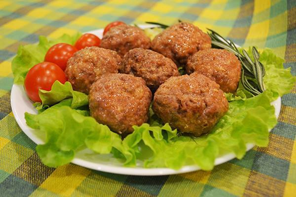 Фрикадельки из нерки в бульоне