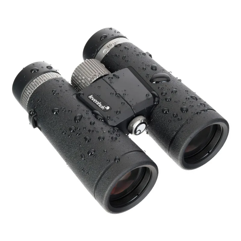 Бинокль Levenhuk Nitro ED 8x42 с каплями воды на корпусе