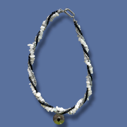 Колье. Кундали-Спираль. Белый Лунный камень и Чешский хрусталь огранка