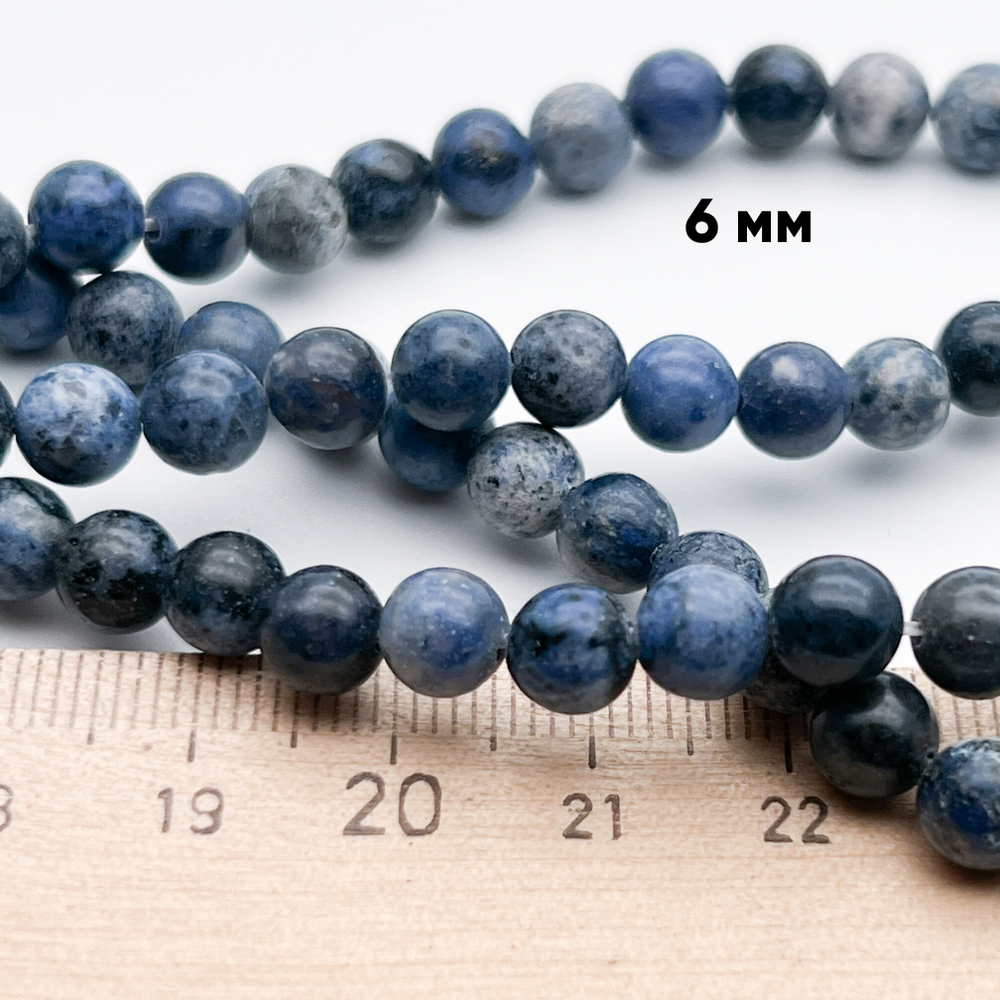 Дюмортьерит, диаметр 6,3-6,5 мм, цена за 28-29 шт (1/2 нити)