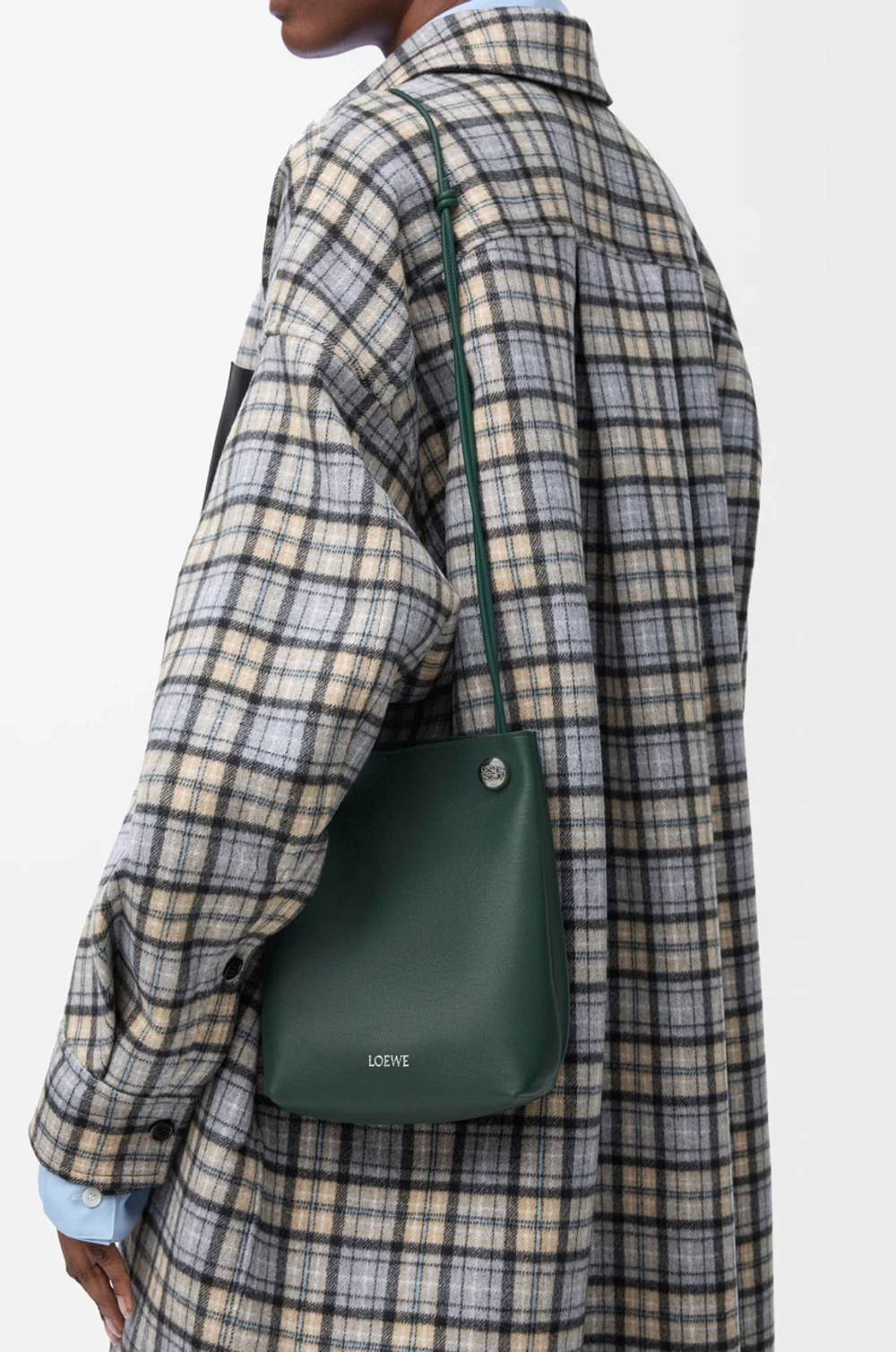 Loewe Сумка-мешок Pebble из гладкой телячьей кожи, зеленый