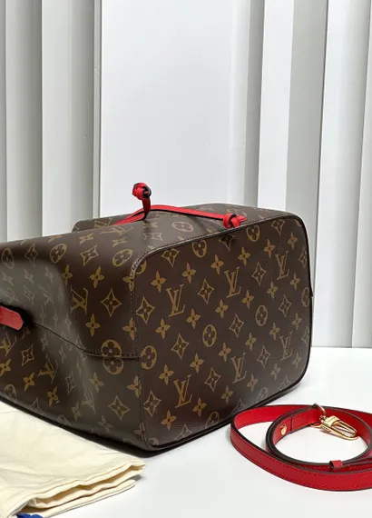 Сумка Louis Vuitton Neonoe MM (красная фурнитура)