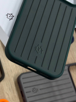 Чехол на iPhone 17 Pro Max Rimowa
