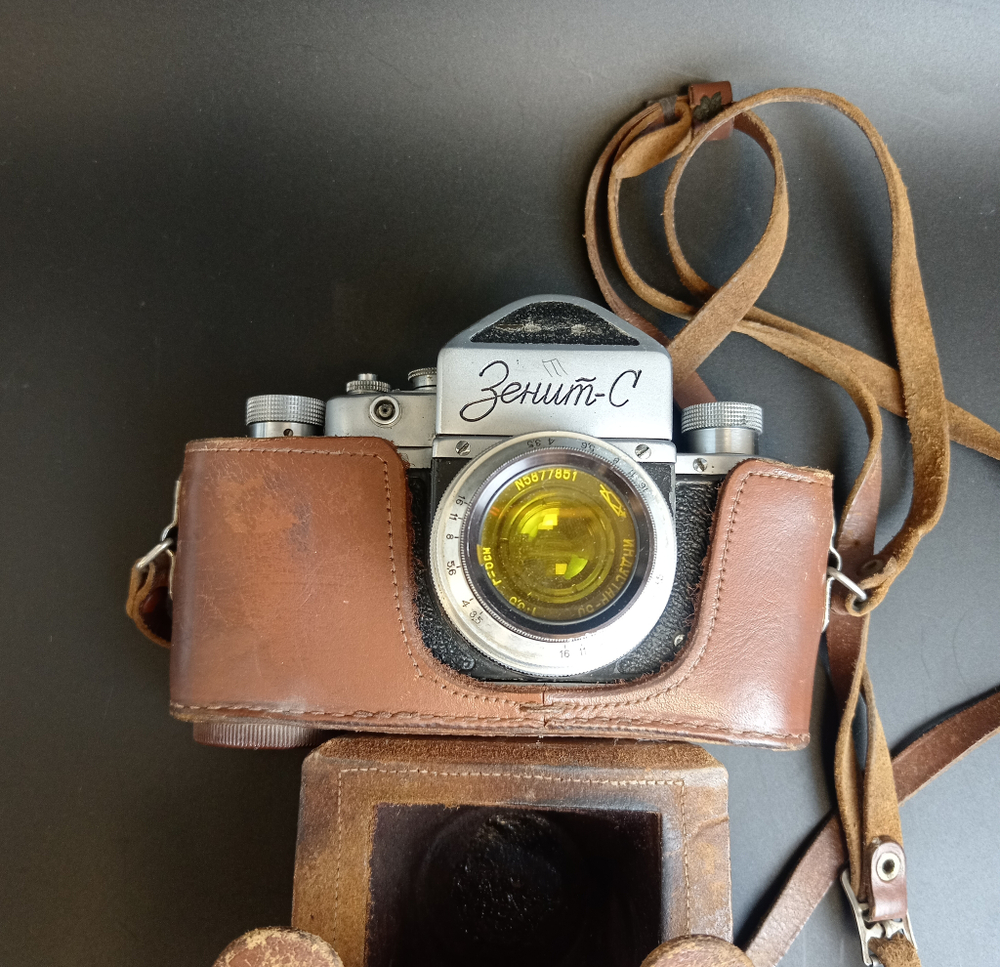 Фотоаппарат плёночный "Зенит-С" с объективом "Индустар 50" в оригинальном кофре, металл, стекло, кожа СССР