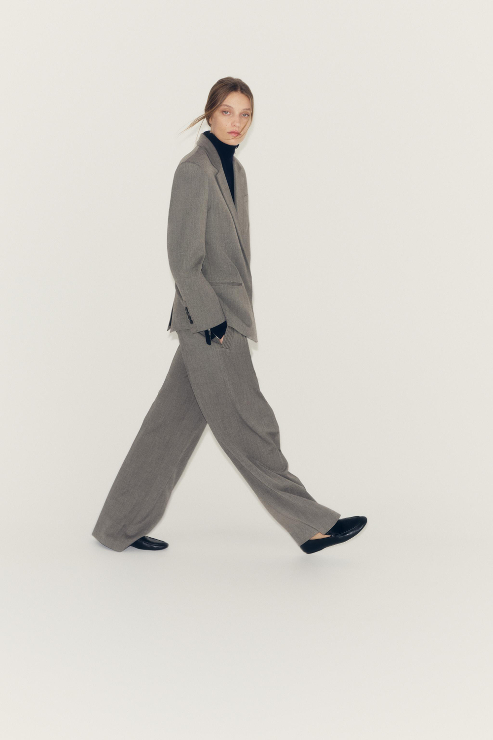 БРЮКИ С КАРМАНАМИ И ЗАЩИПАМИ — ZW COLLECTION — ZARA
