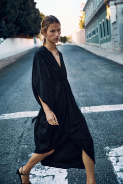 ZARA ДЛИННОЕ ПЛАТЬЕ С ЦВЕТОЧНЫМ ЖАККАРДОВЫМ УЗОРОМ, ЧЕРНЫЙ