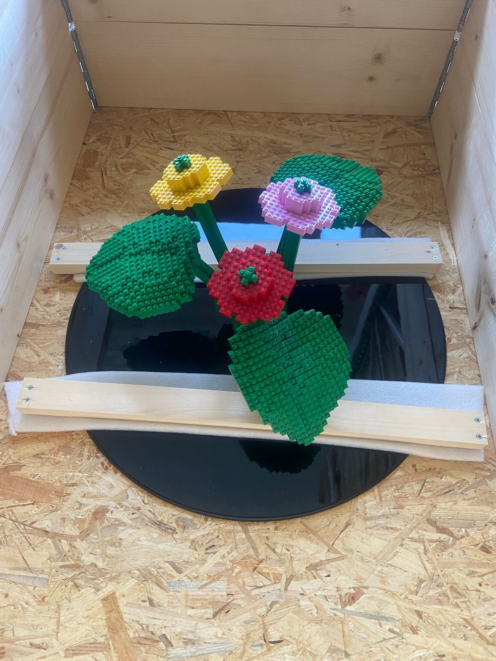Lego цветок на подставке (большой)