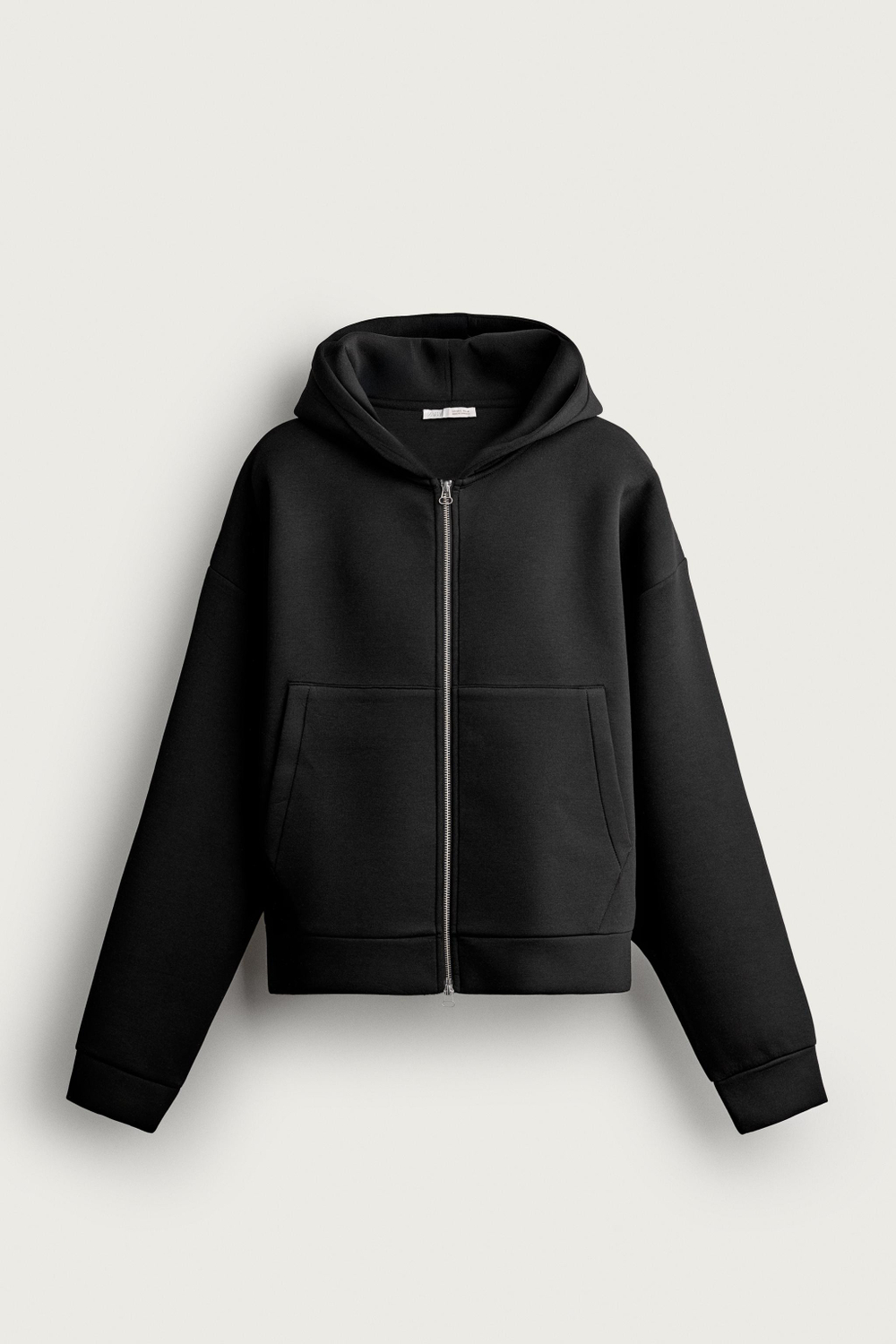 ХУДИ ИЗ ТЕХНИЧЕСКОЙ ТКАНИ НА МОЛНИИ — ZARA