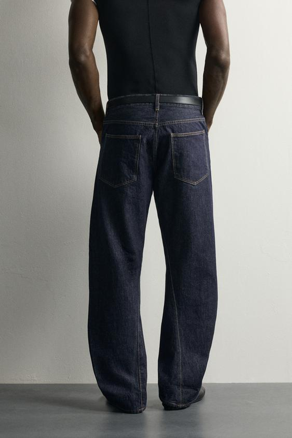 ZARA ДЖИНСЫ STRAIGHT FIT СО СМЕЩЕННЫМИ ШВАМИ, ИНДИГО