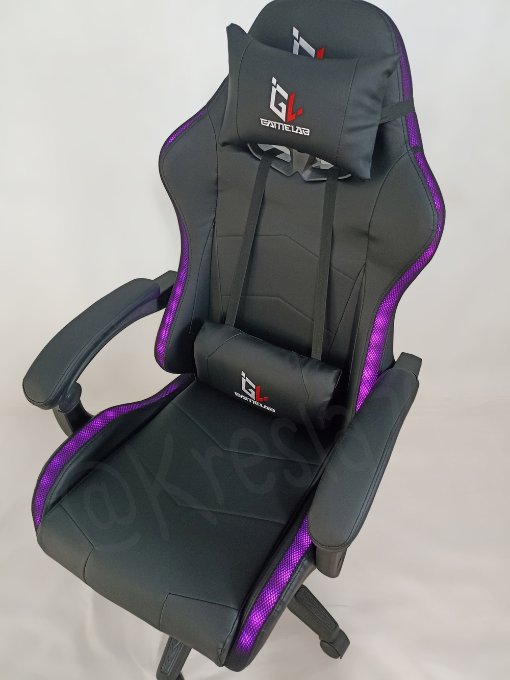 Геймерское кресло с RGB подсветкой. Черное