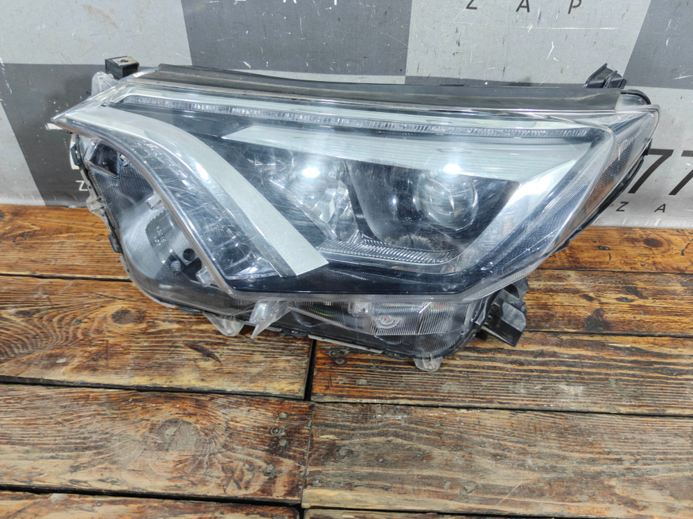 Фара левая LED Toyota RAV4 IV (XA40) 15-19 Б/У Оригинал 8118542680