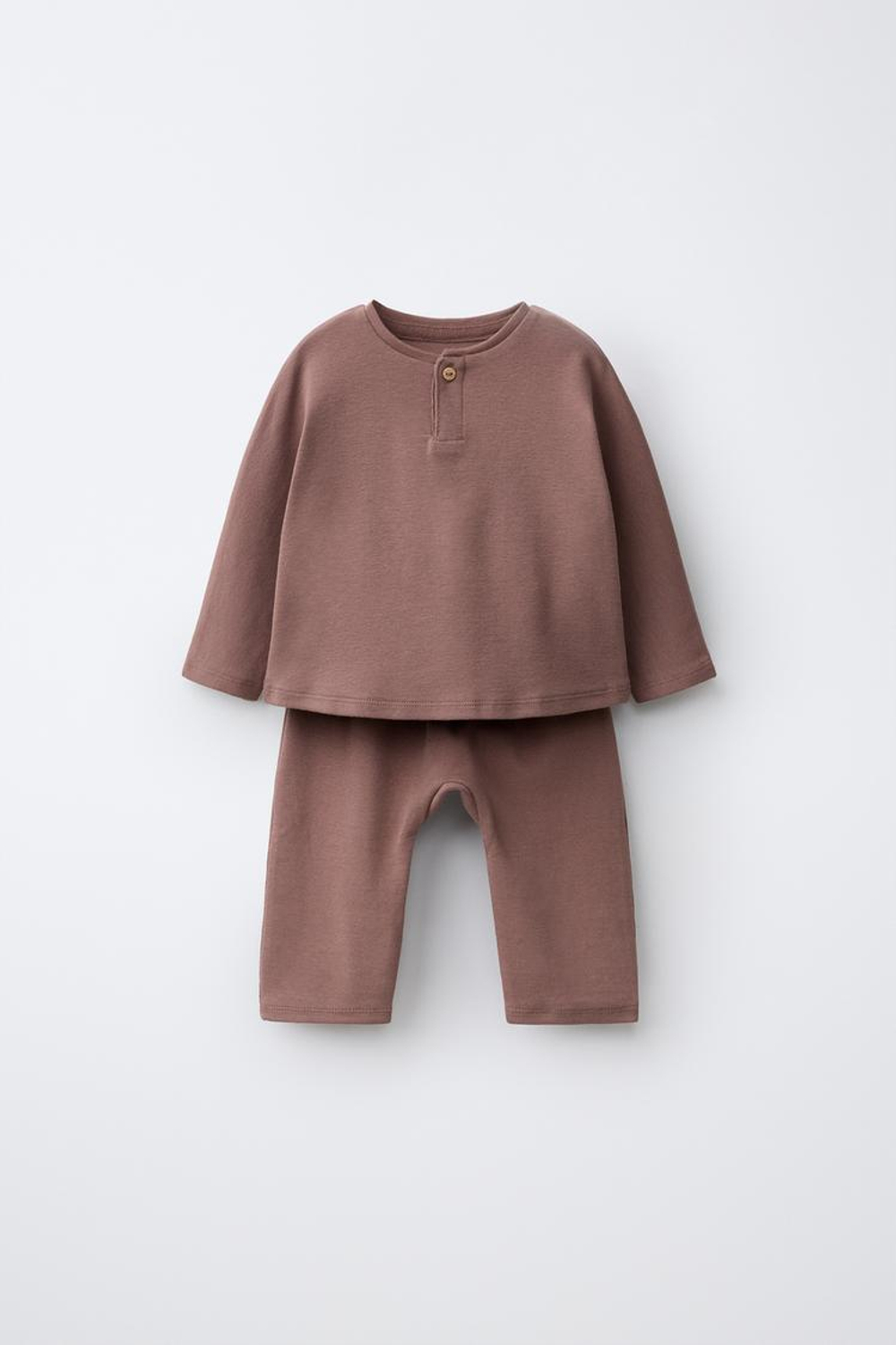 ZARA КОМПЛЕКТ ИЗ ФУТБОЛКИ И БРЮК-ДЖОГГЕРОВ, КОРИЧНЕВЫЙ