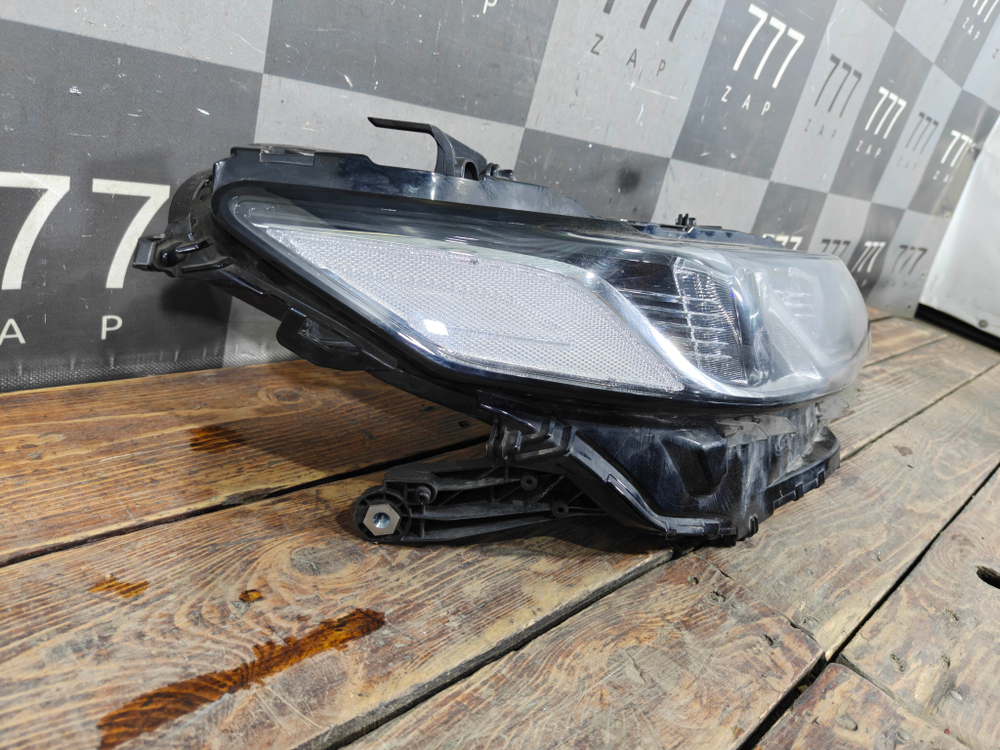 Фара правая LED Toyota Camry (XV70) 17-21 Б/У Оригинал 8111033D71