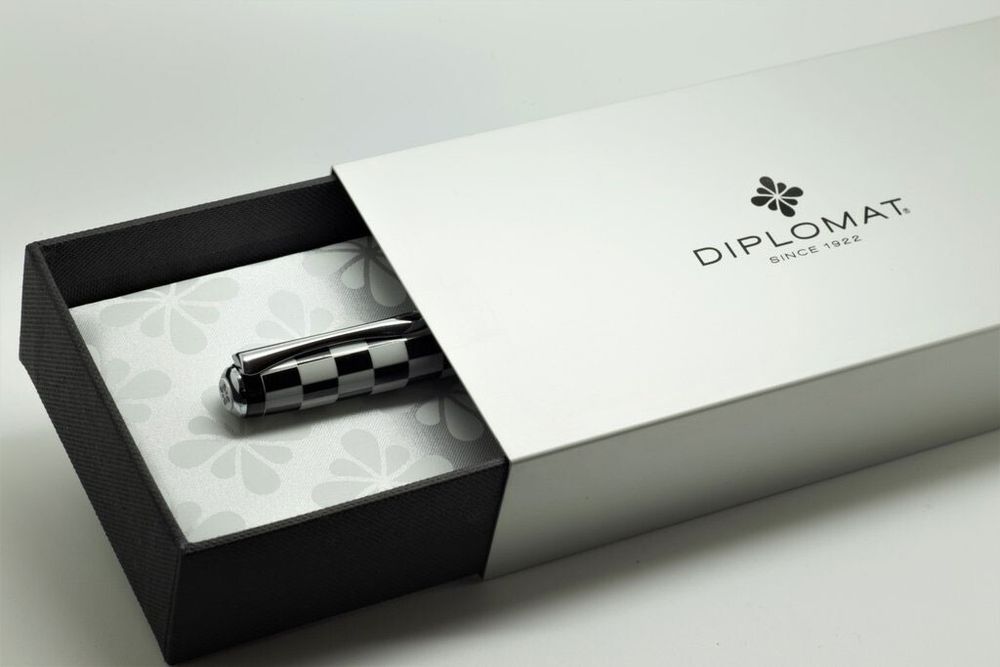 Перьевая ручка Diplomat Excellence A Rome black white F (D20000732) 5