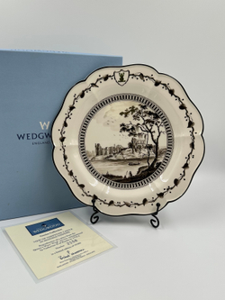 Тарелка Wedgwood «Зелёная лягушка» («View of Chepstow Castle»)