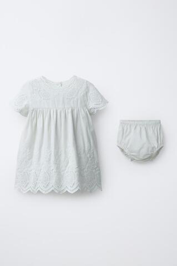 ZARA ПЛАТЬЕ ИЗ АЖУРНОЙ ВЫШИВКИ И ТРУСИКИ, ПАСТЕЛЬНО-СИНИЙ