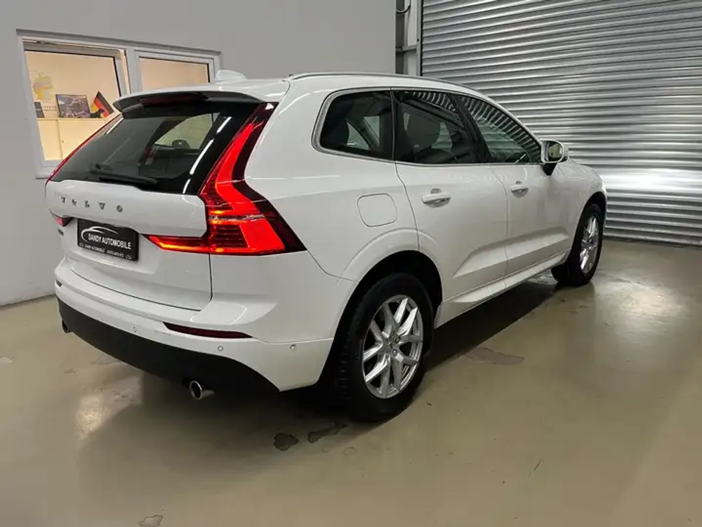 Volvo XC60 Momentum Pro AWD
