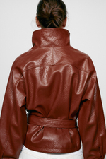 КУРТКА ИЗ ИСКУССТВЕННОЙ КОЖИ С РЕМНЕМ — ZARA