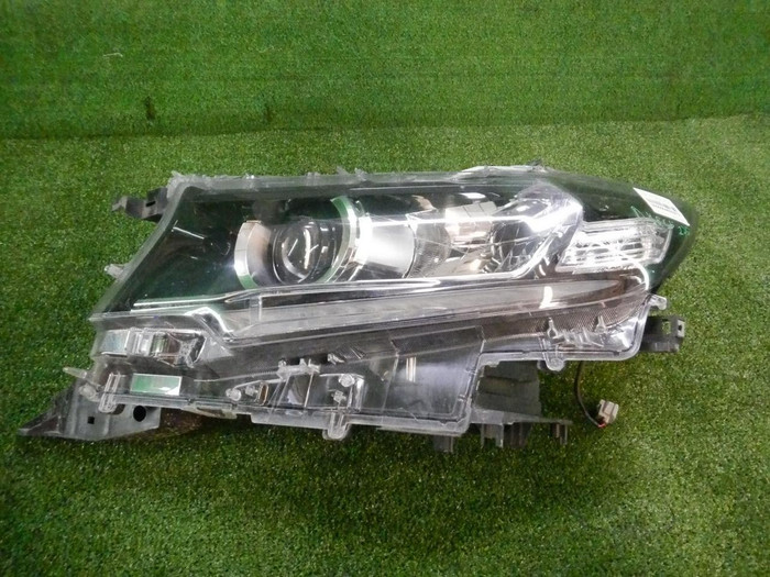Битая Фара левая Toyota Land Cruiser Prado 150 (2017-н.в.) LED