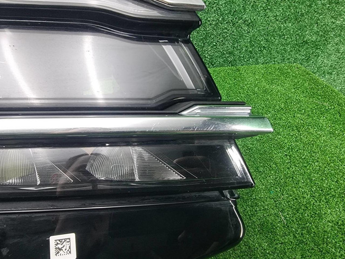 Фара правая VW Touareg 3 (2018-2023) LED