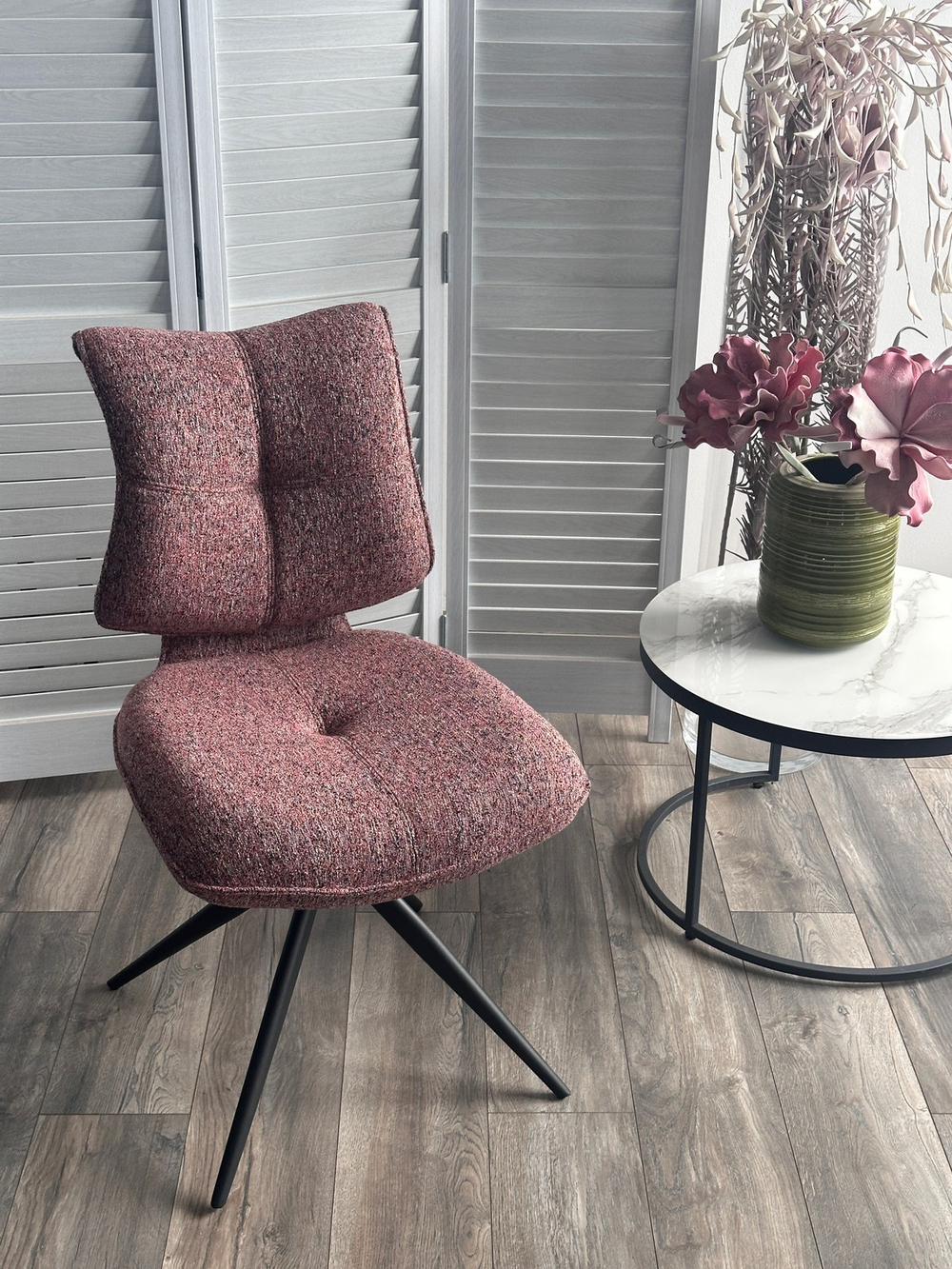 Стул М-City DISAUR ДЕЛИ (DELI) 360 град, цвет БРУСНИЧНЫЙ H300126-9, ткань, ЧЕРНЫЙ каркас