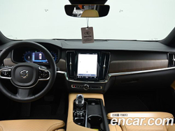 Volvo V90 Cross Country B5 AWD — 2024