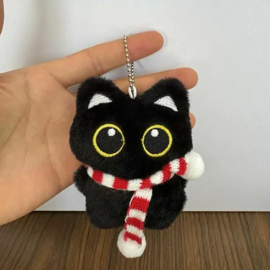 Мягкий брелок "Котик с шарфом" злой, красно-белый