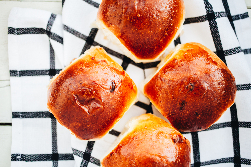 Булочка сдобная с изюмом, 84 г