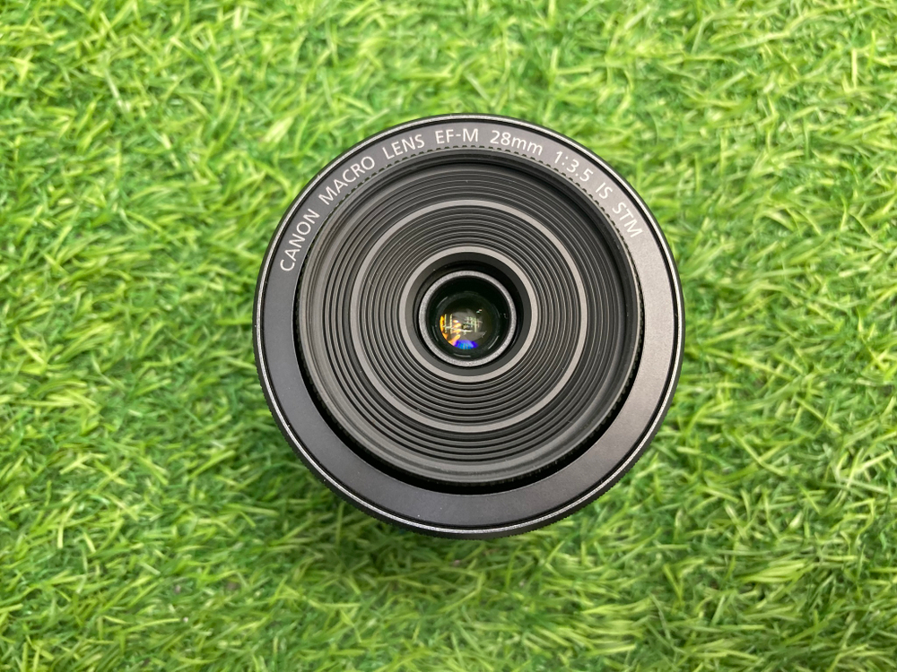 Canon EF-M 28mm 3.5 Macro IS STM