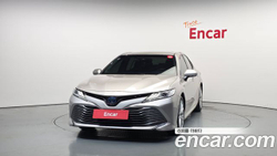 Toyota Camry 2.5 XLE Hybrid — 2018