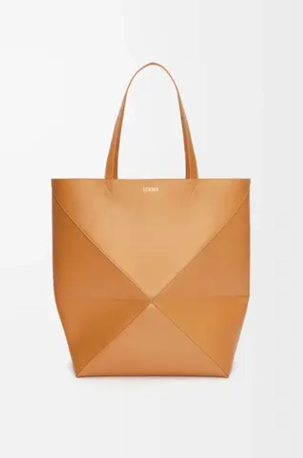 Loewe Сумка-тоут XL Puzzle Fold из блестящей телячьей кожи, светло-коричневый