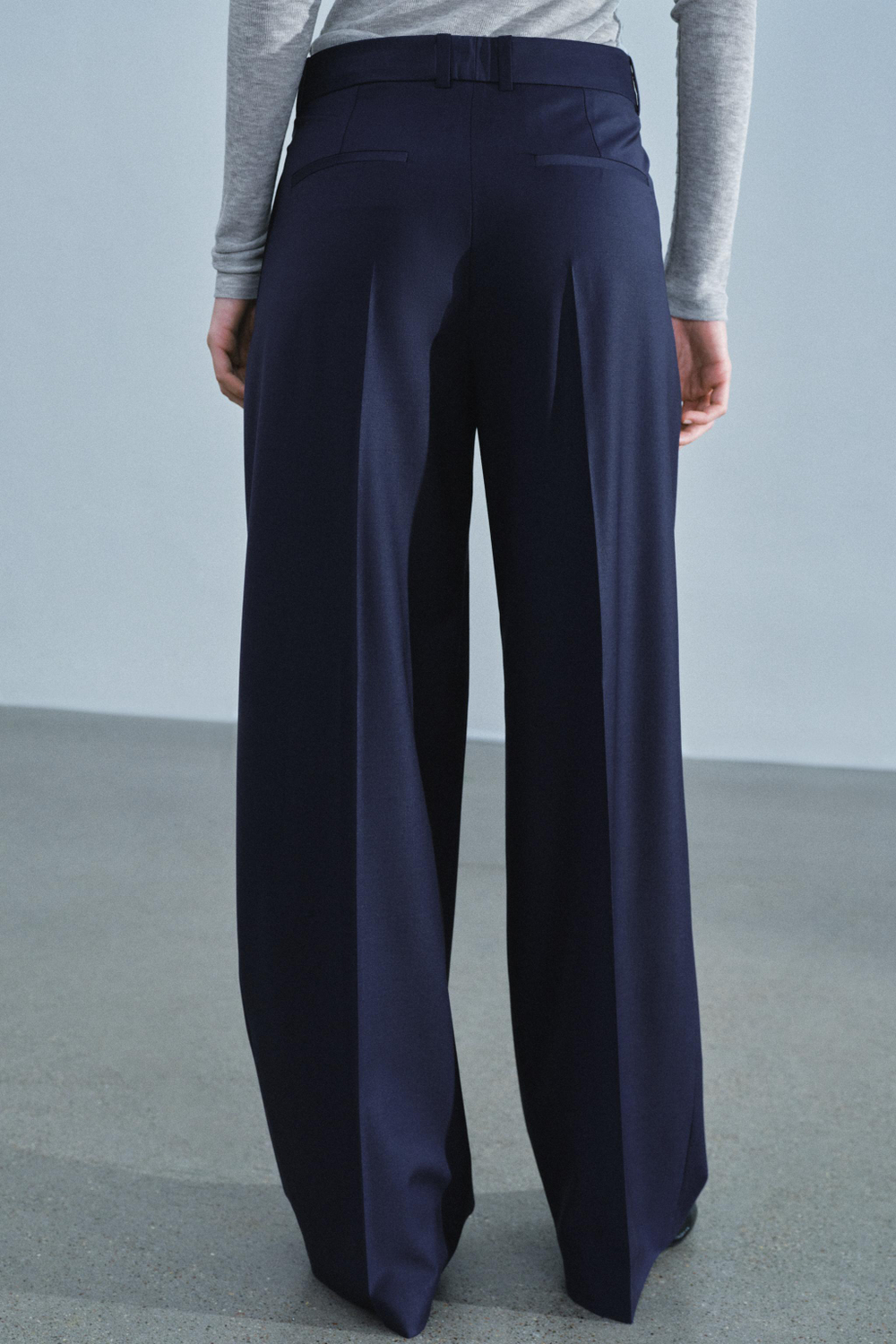 БРЮКИ С ЗАЩИПАМИ ИЗ СМЕСОВОЙ ШЕРСТИ — ZW COLLECTION — ZARA