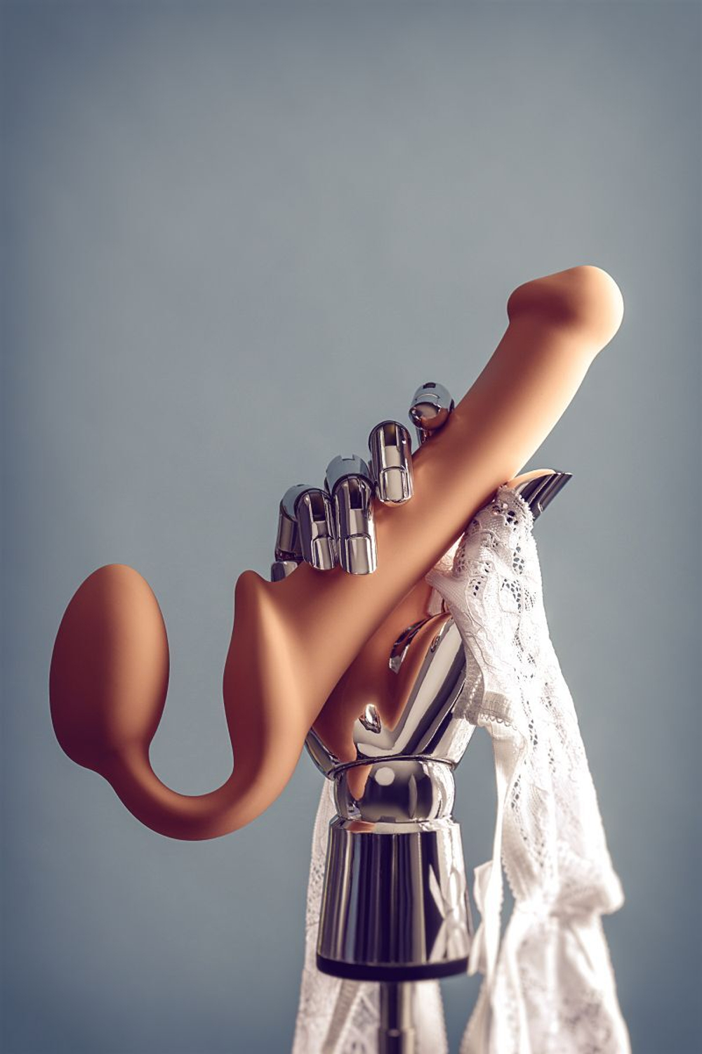 Телесный безремневой страпон Silicone Bendable Strap-On - size M