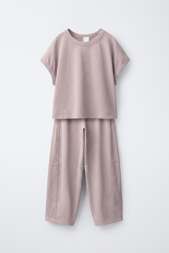 ZARA КОМПЛЕКТ ИЗ ФУТБОЛКИ И БРЮКОВ-БАЛЛОНОВ, ЛИНЯЛЫЙ РОЗОВЫЙ