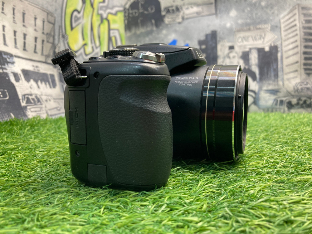 Panasonic Lumix DMC-FZ200