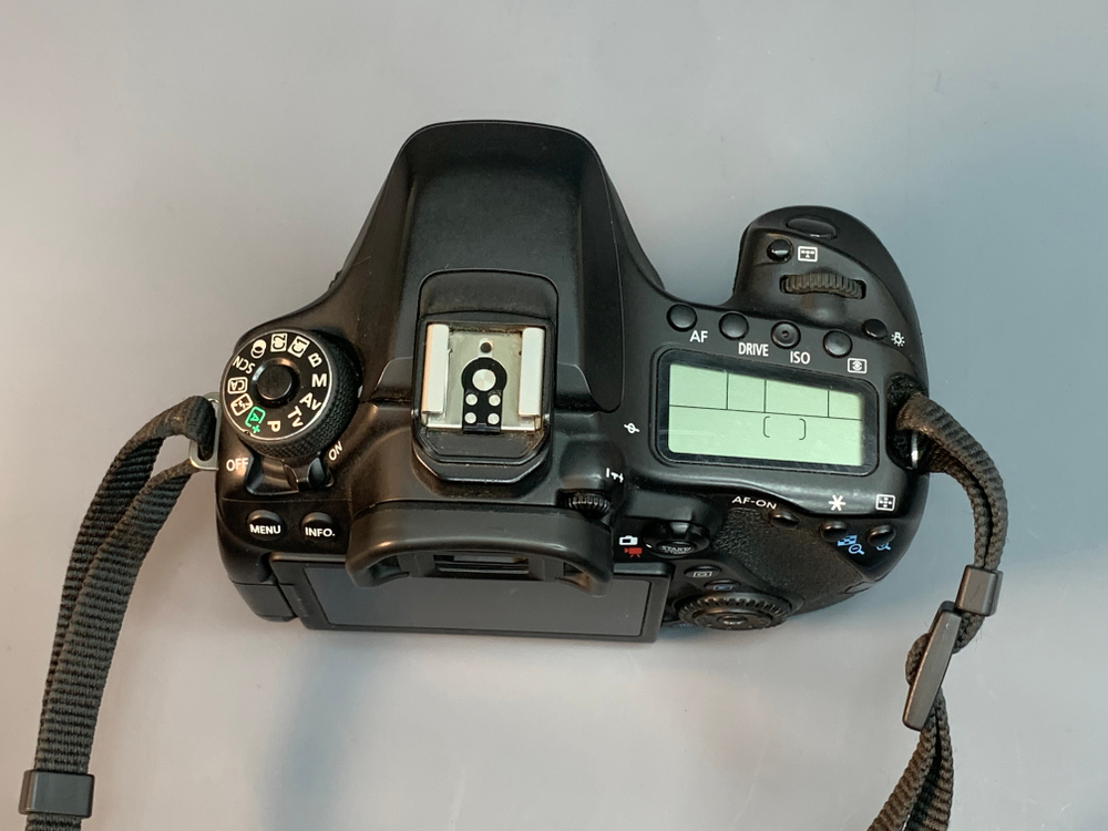 Canon EOS 80D body 47.000 Кадров, небольшой след от штатива