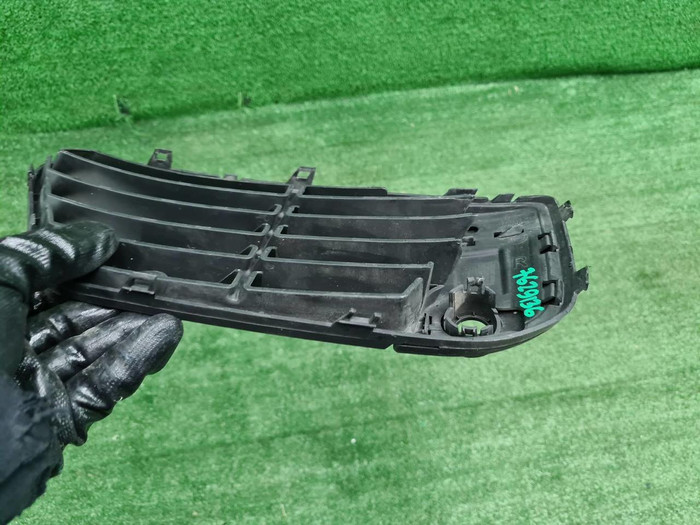 Решетка переднего бампера правая BMW X1 F48 15-19