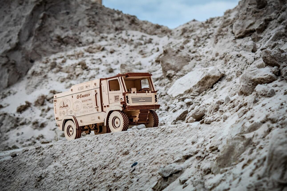 Гоночный грузовик МАЗ-5309RR от EWA - Деревянный конструктор, сборная механическая модель, 3D пазл, в масштабе 1:20