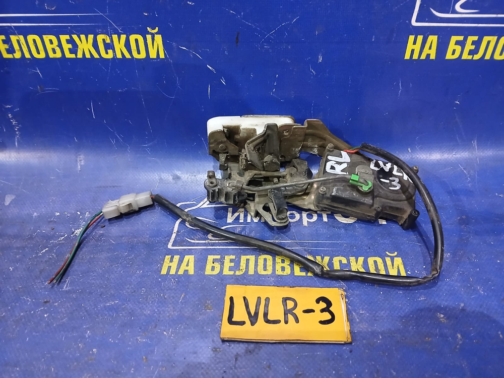 Замок двери задней левой MAZDA MPV 1997