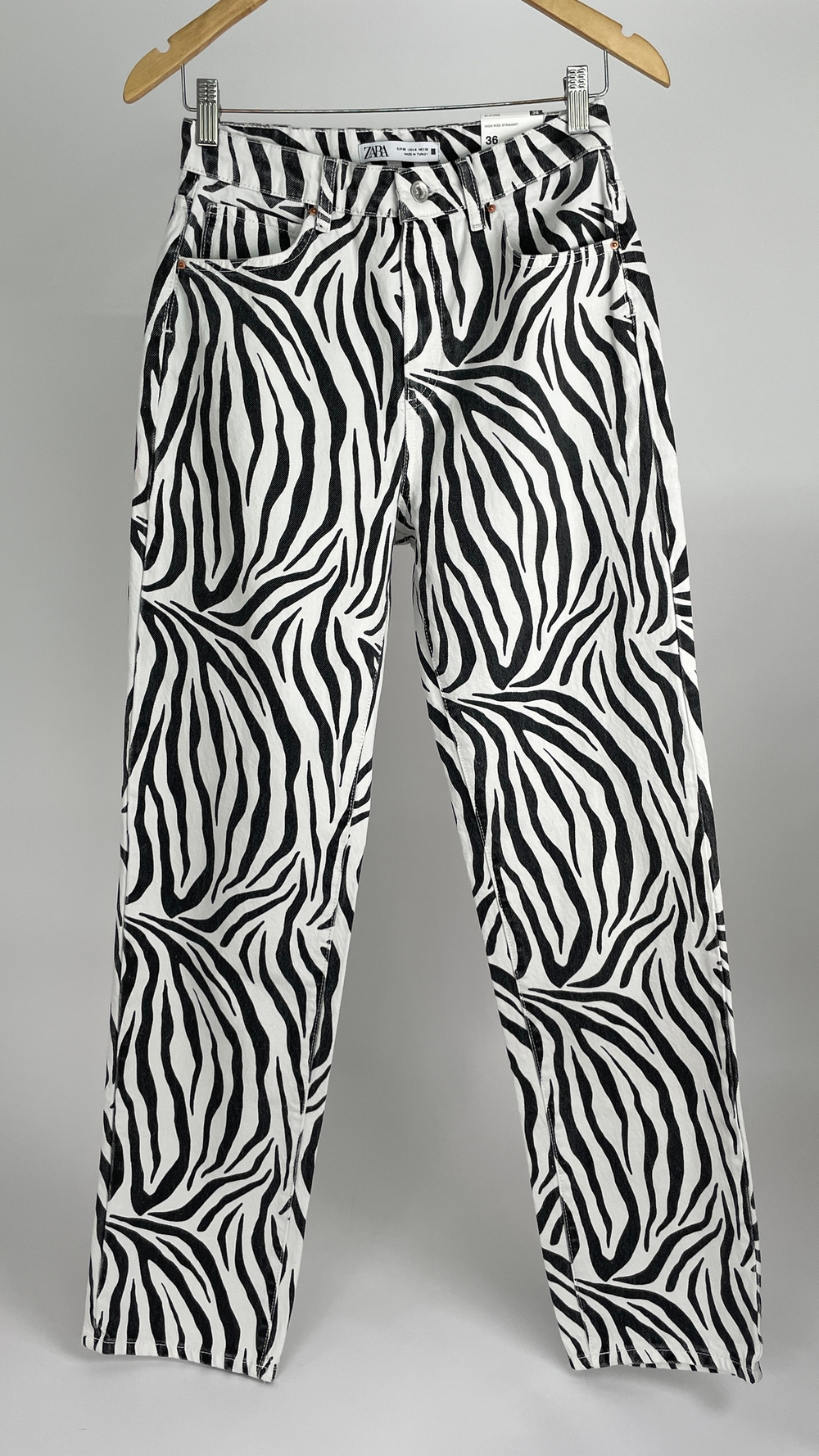 Джинсы Zara