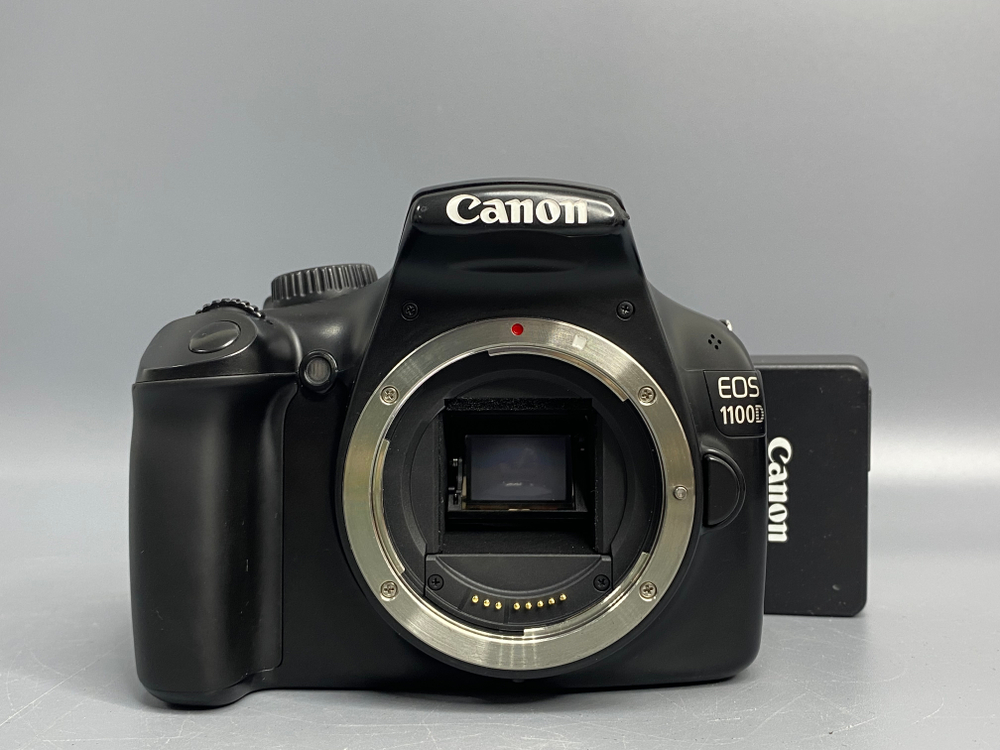 Canon EOS 1100D Kit 18-55mm 17.500 кадров микроцарапина