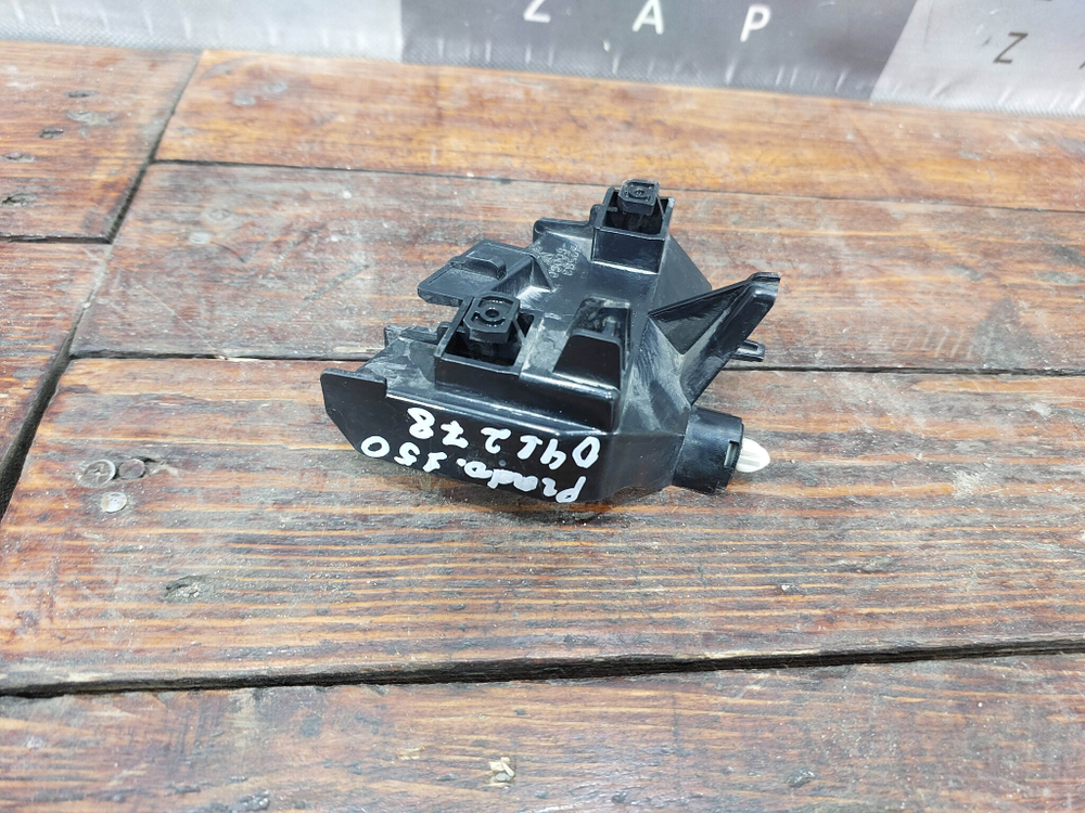 Кронштейн заднего фонаря Land Cruiser Prado 150 09-17 Б/У Оригинал 5256360060